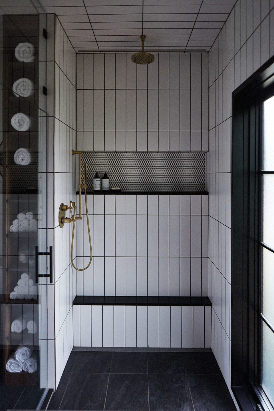 evergreen-portfolio-danish-modern-shingle-home-interior-bathroom-shower