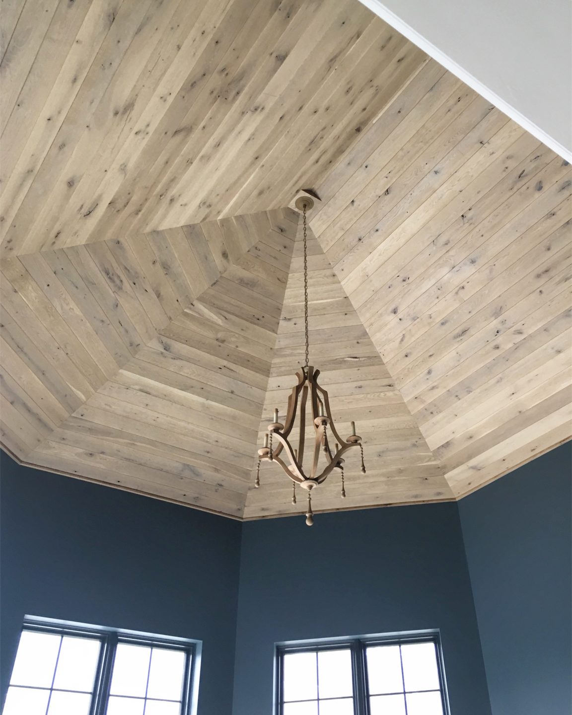 evergreen-portfolio-hinckley-french-country-estate-interior-detail-ceiling-wood-paneling