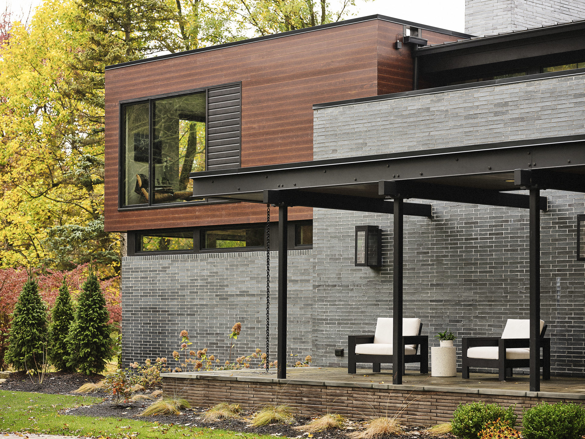 Moreland-Hills-Modern-Evergreen-Homes-Ohio-Front-Porch
